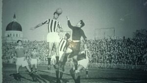 Antonio Bacchetti nell'Udinese di testa contro il Torino.jpg