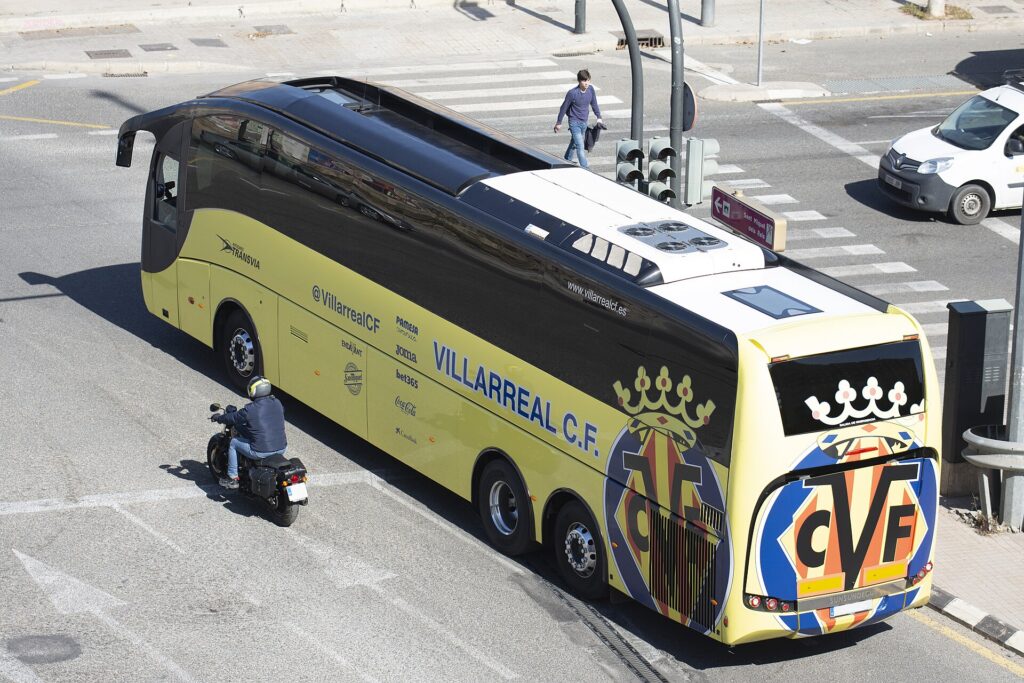 Autobús del Vila-real en Valencia 01.jpg