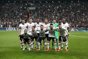 Beşiktaş footballteam photo (November 2017).jpg