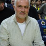 Mourinho, según Fabrizio Romano, se implicó en la negociación del nuevo contrato de Vini Jr