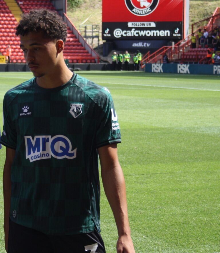 Según Fabrizio Romano, Burnley habría cerrado la cesión del central Max Alleyne