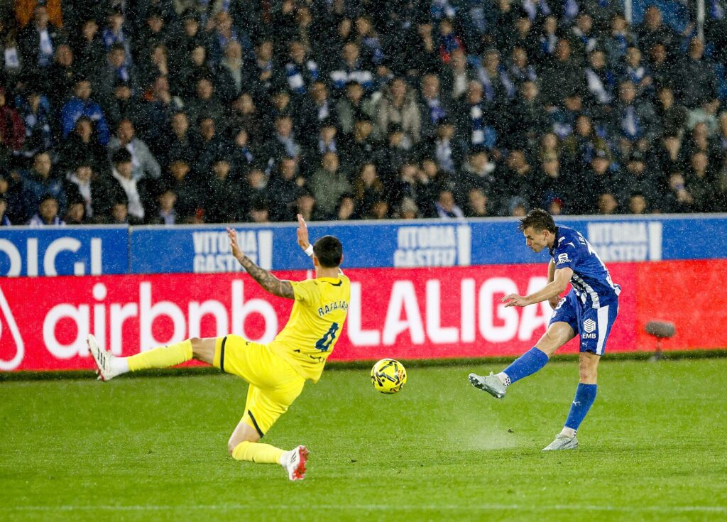 Pablo Ibañez (Alavés) y Rafa Marín (Villarreal) - Partido Alavés vs Villarreal.jpg
