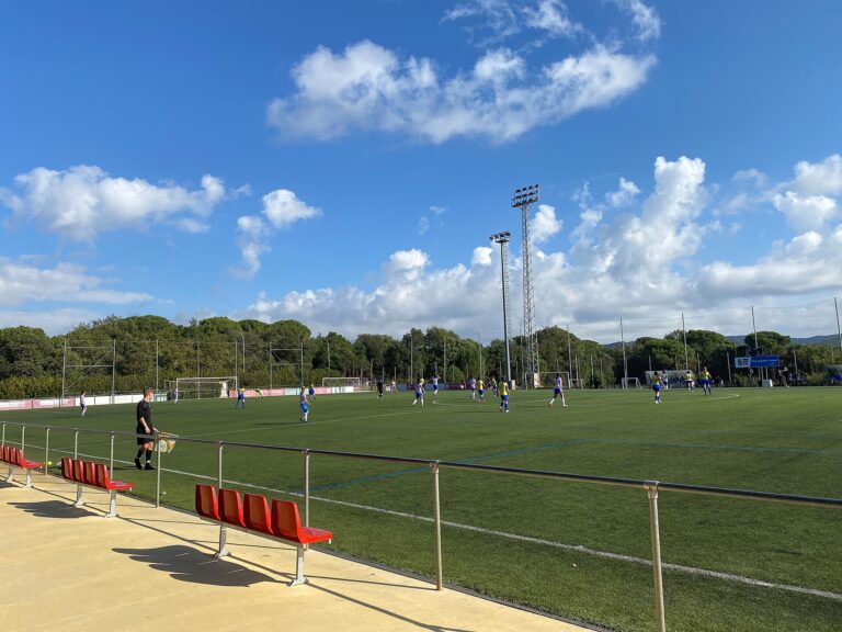 Partit entre el Girona FC i el Palautordera al Camp de Futbol Torres de Palau.jpeg
