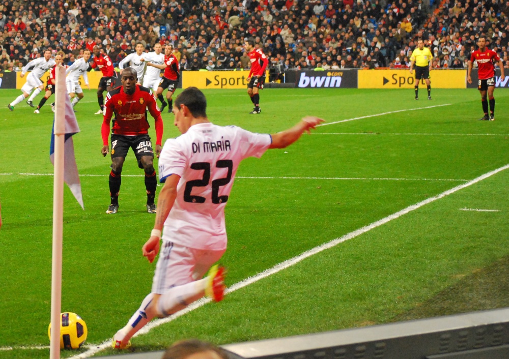 Di Maria al corner - Real Madrd vs Real Mallorca.jpg