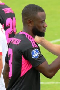 Lutsharel Geertruida (Testspiel 2022-07-09) 14 (cropped).jpg