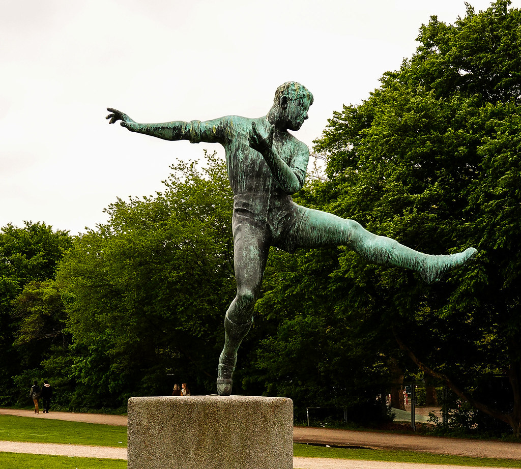 Jean René Gauguin (1881-1961) - En fodboldspiller (1938) - A football player - Bronze - the park Fælledparken - Copenhagen